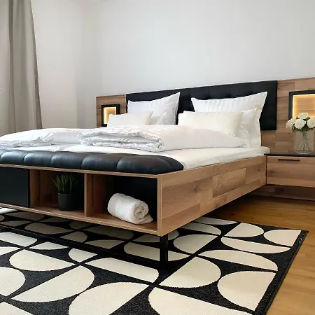 Step Apartments - Large, Luxurious And Central
