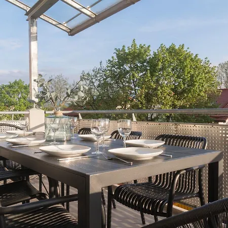 Step Apartments - Large, Luxurious And Central